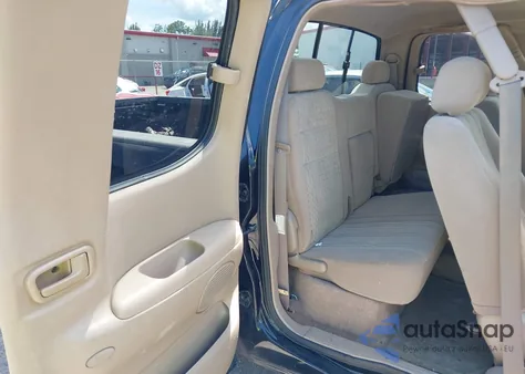 2004 Toyota Tundra Sr5 V8 z USA, uszkodzony, nr VIN 5TBRT34144S447512